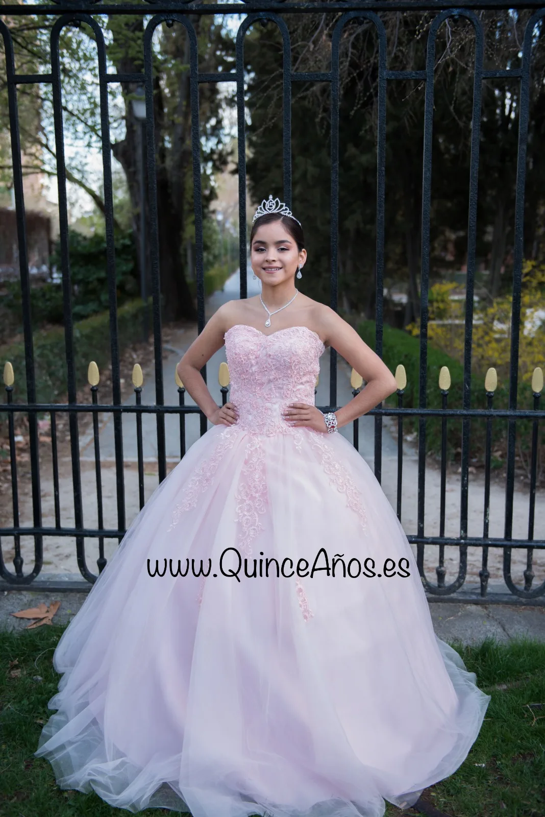 Vestido quinceñera con encaje