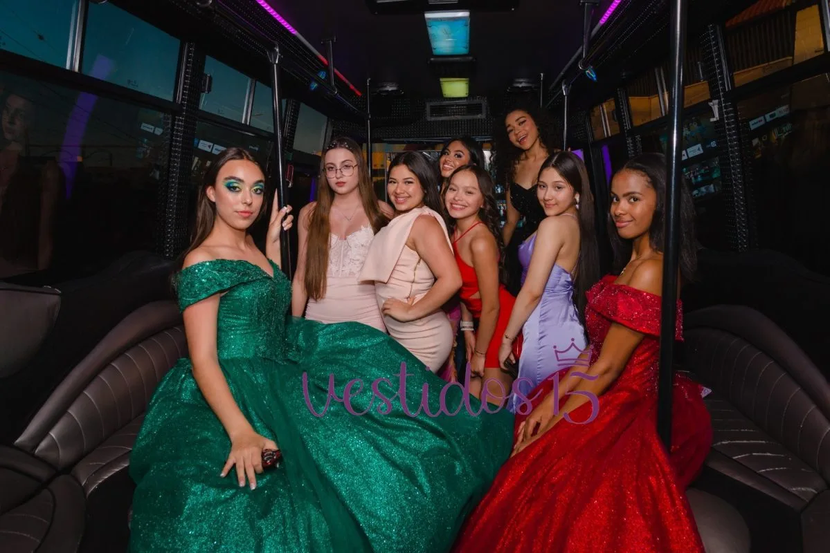 Tu Fiesta Perfecta de Sweet Sixteen: Vestidos15. tiene todo lo que necesitas