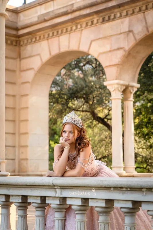 Increíbles Sesiones de Fotos para Quinceañeras en Barcelona: Vestidos, Accesorios y Recuerdos en Vestidos15