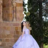 niñas quinceañeras con vestido color morado