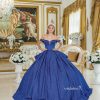 Vestido de quinceañera azul brillante corte princesa con escote Bardot