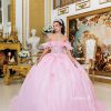 Vestido de quince años rosa pastel corte princesa con hombros caídos