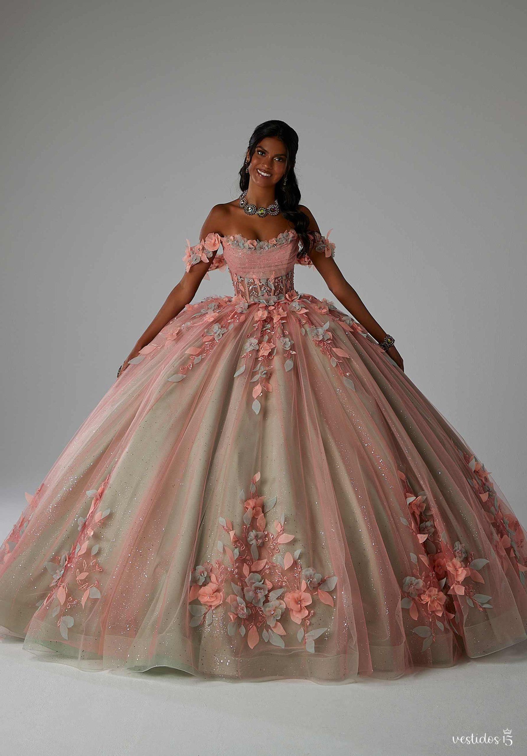 Vestido de 15 años Alison Rosa con azul y flores