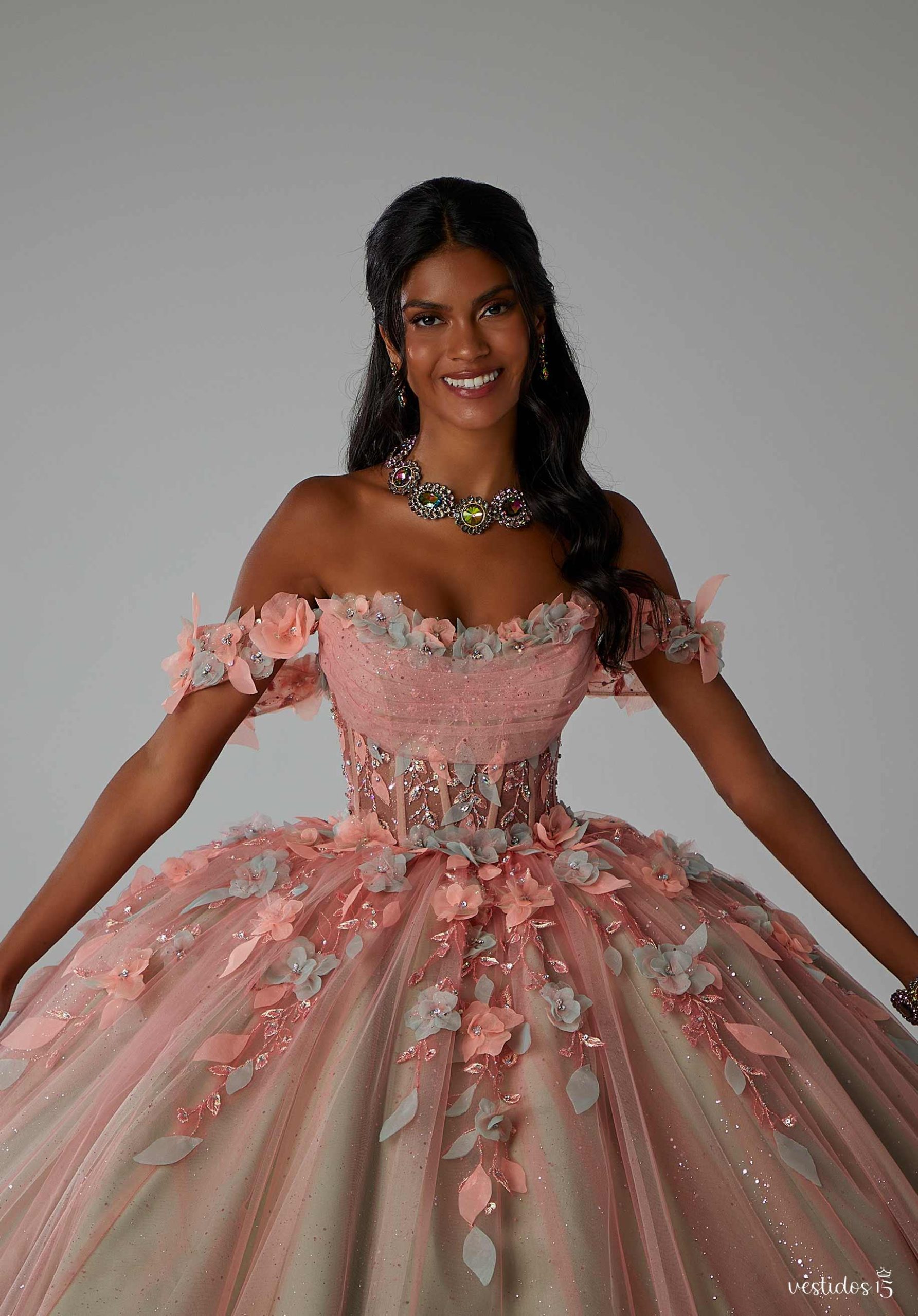 Alternative view of Vestido de 15 años Alison Rosa con azul y flores