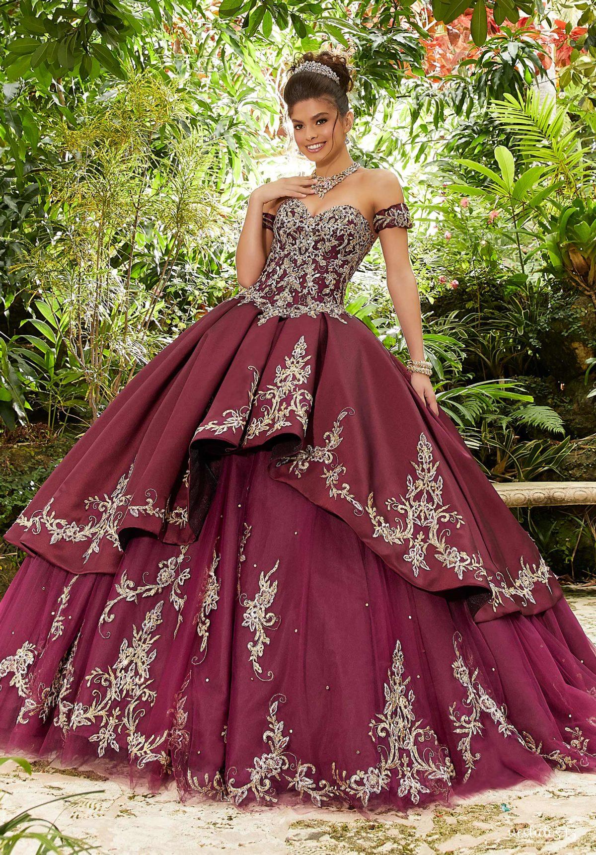 Vestido de 15 años Aris Rojo Vino con dorado