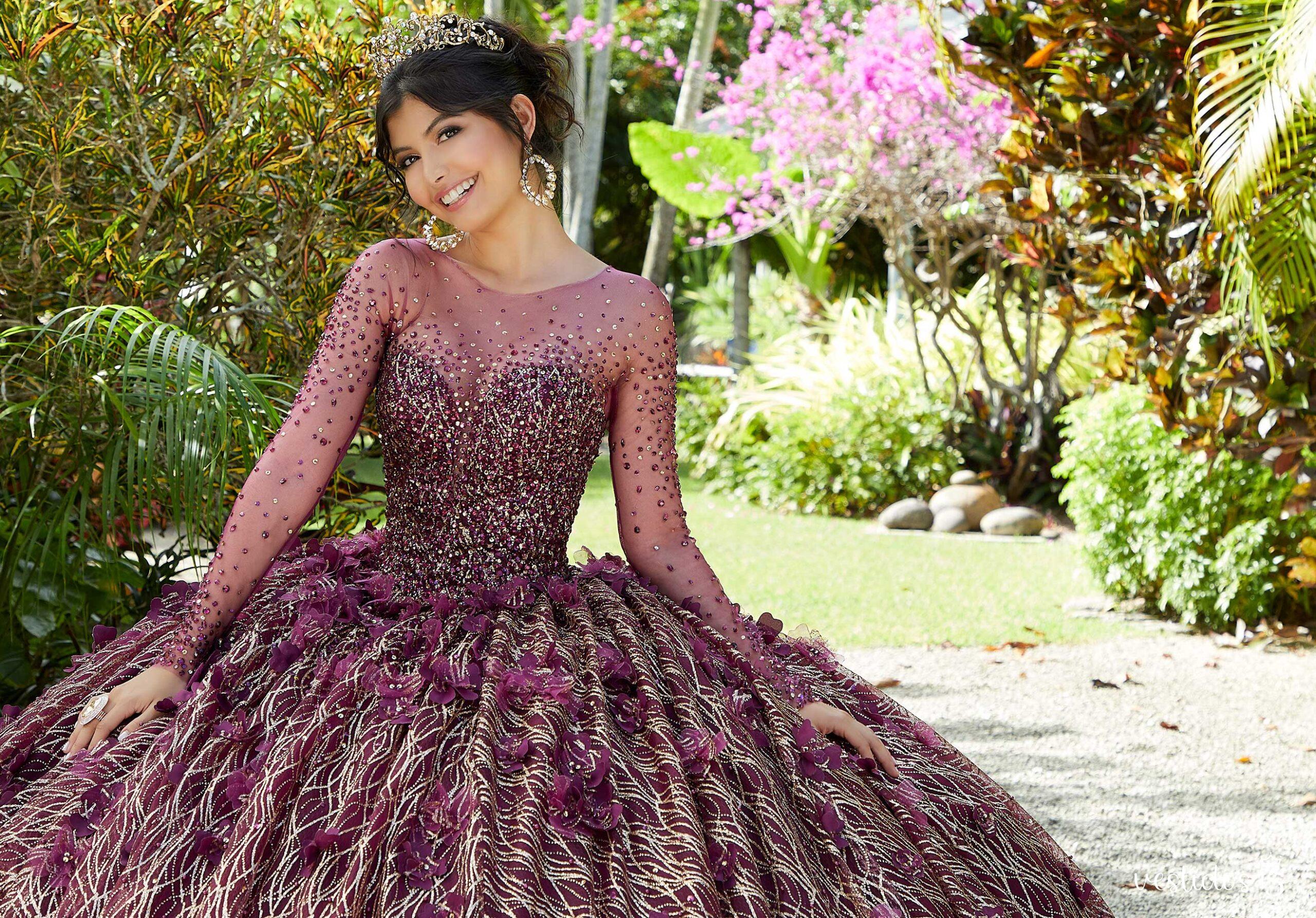 Vestido de 15 años Amelie Rojo vino con dorado y mangas