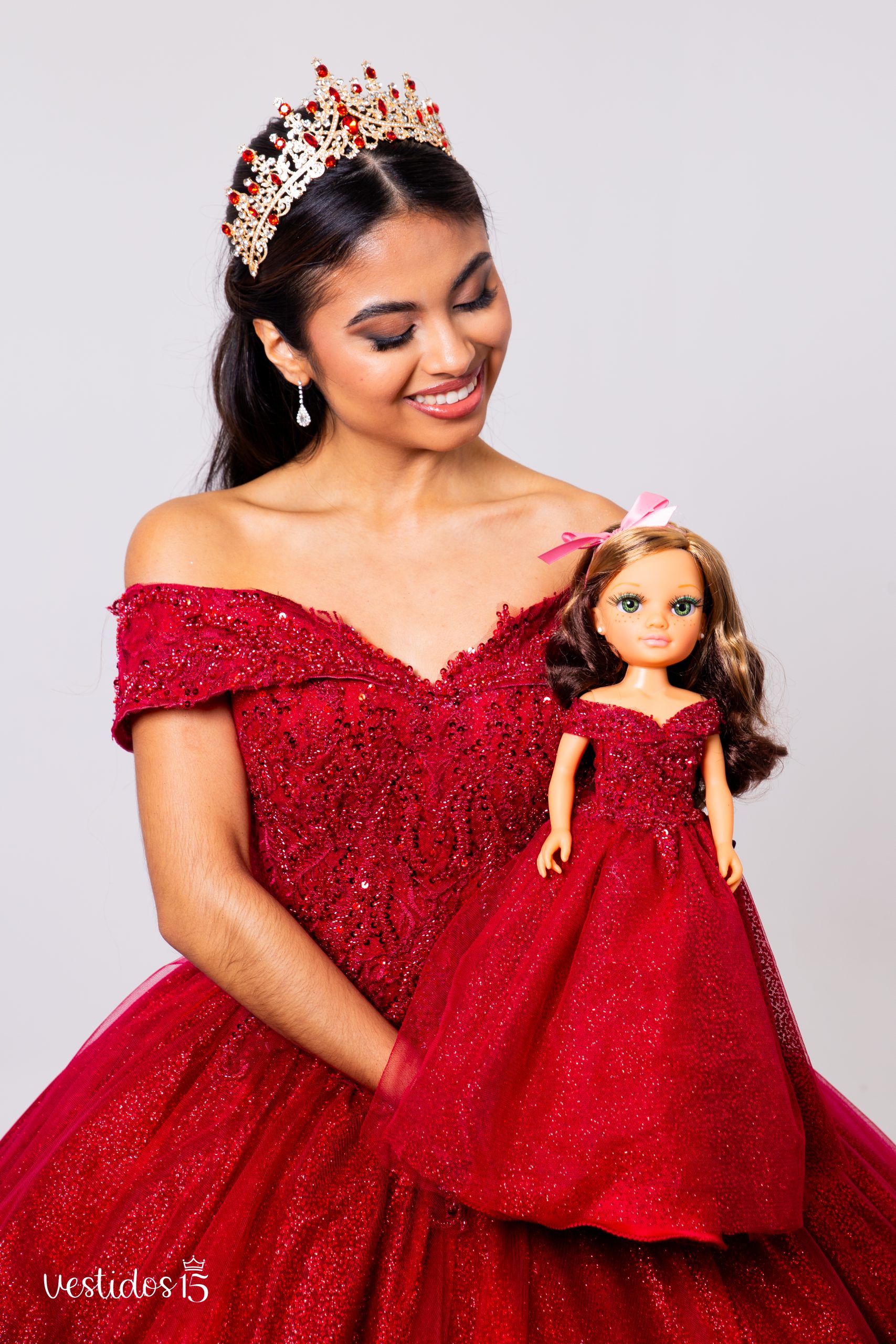 Muñeca Quinceañera Roja