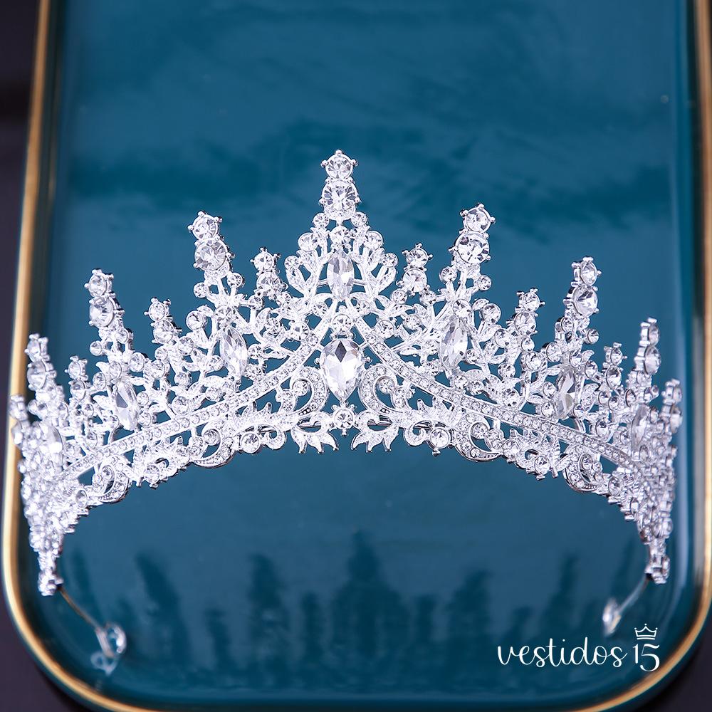 Alternative view of Tiara Plateada Clásica