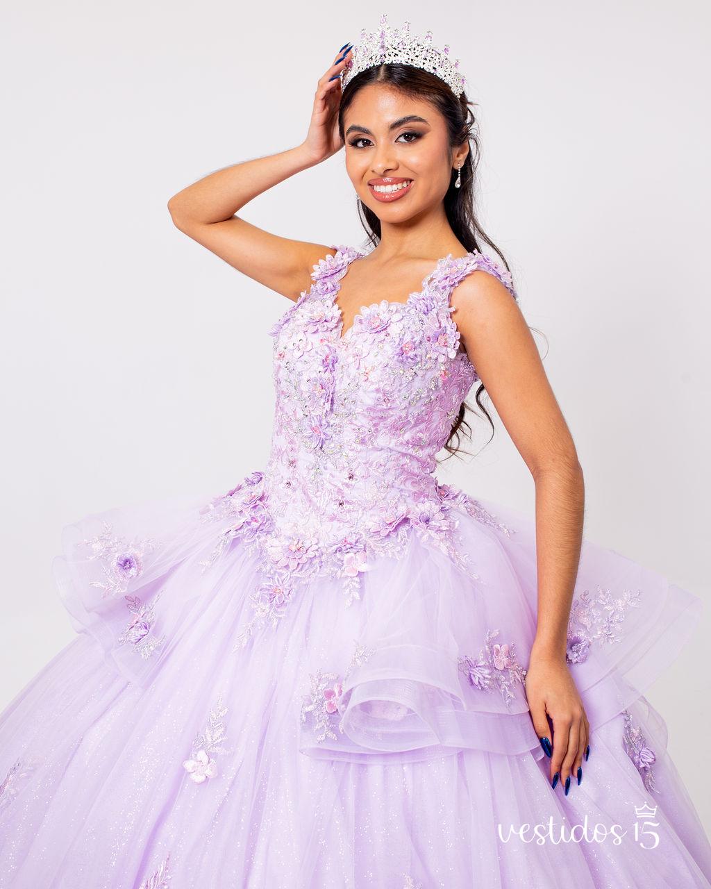 niña en vestido de 15