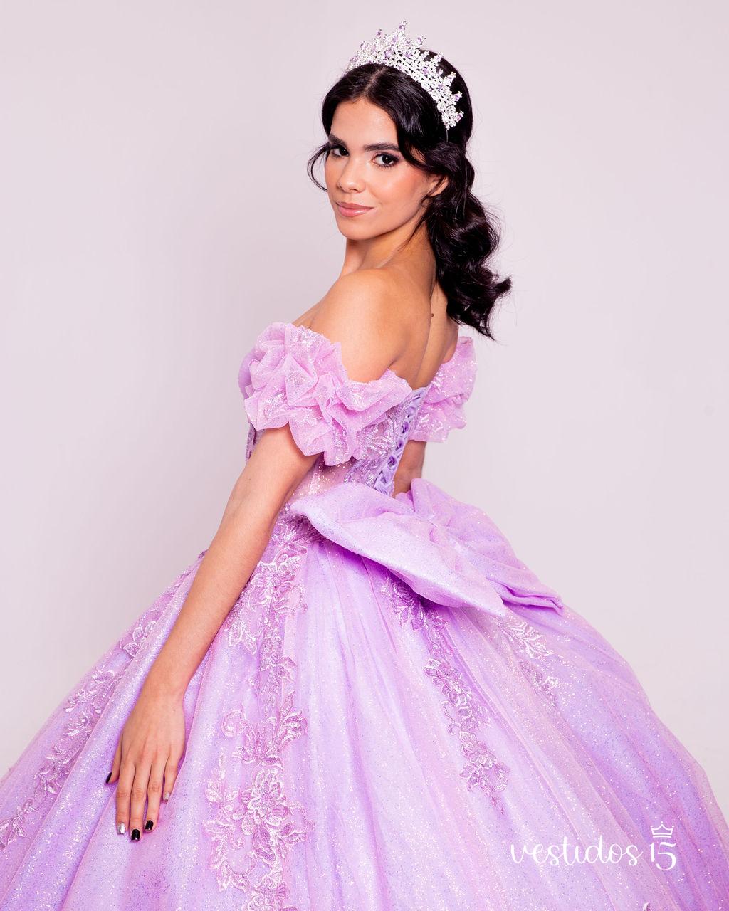 Vestido de 15 años con lazo