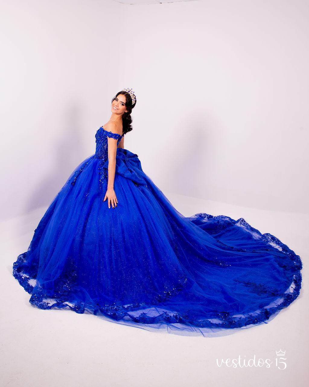 Vestido de 15 años azul rey