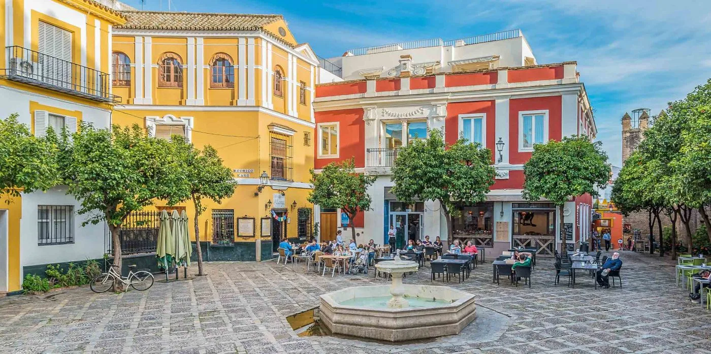 ¿Eres de Sevilla? Te dejamos ideas creativas para tu sesión de fotos de XV años.