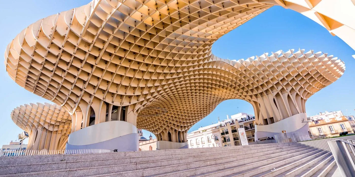 ¿Eres de Sevilla? Te dejamos ideas creativas para tu sesión de fotos de XV años.