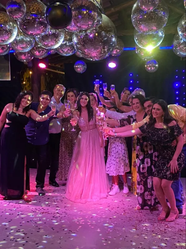 Quinceañeras Latinas en Miami: Celebra tus XV Años y Comparte tu Cultura Quinceañeras Latinas en Miami: Celebra tus XV Años y Comparte tu Cultura