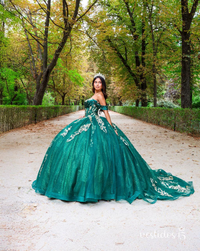 Vestidos de 15 Años Verde vs Rosa: 8 ideas de looks inolvidables para tu gran día