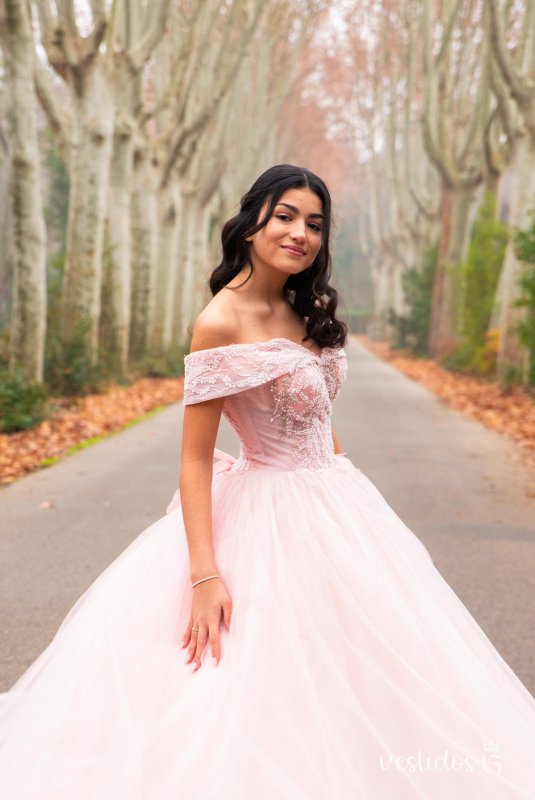 Vestidos de 15 Años Verde vs Rosa: 8 ideas de looks inolvidables para tu gran día