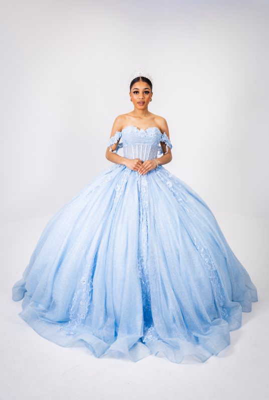 7 vestidos de 15 años en color azul: tendencias 2026