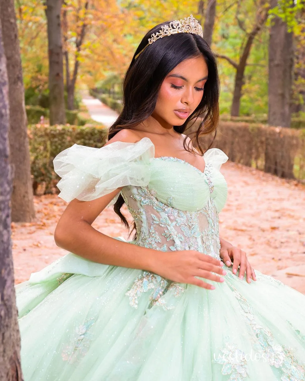 Vestido 15 verde campanita de Vestidos15 — calidad y estilo para ocasiones especiales