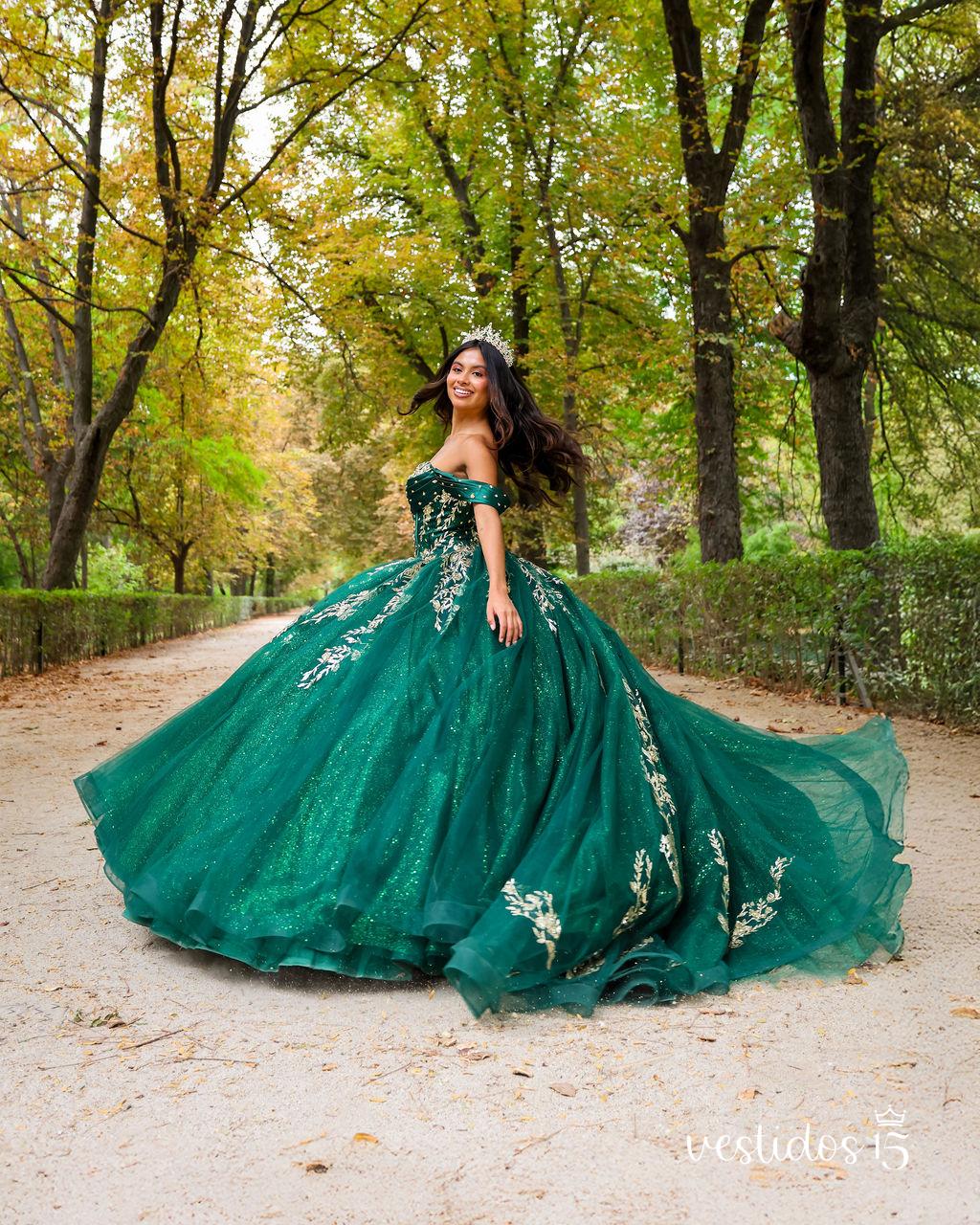 Alternative view of Vestido de 15 años Danna Verde con Dorado