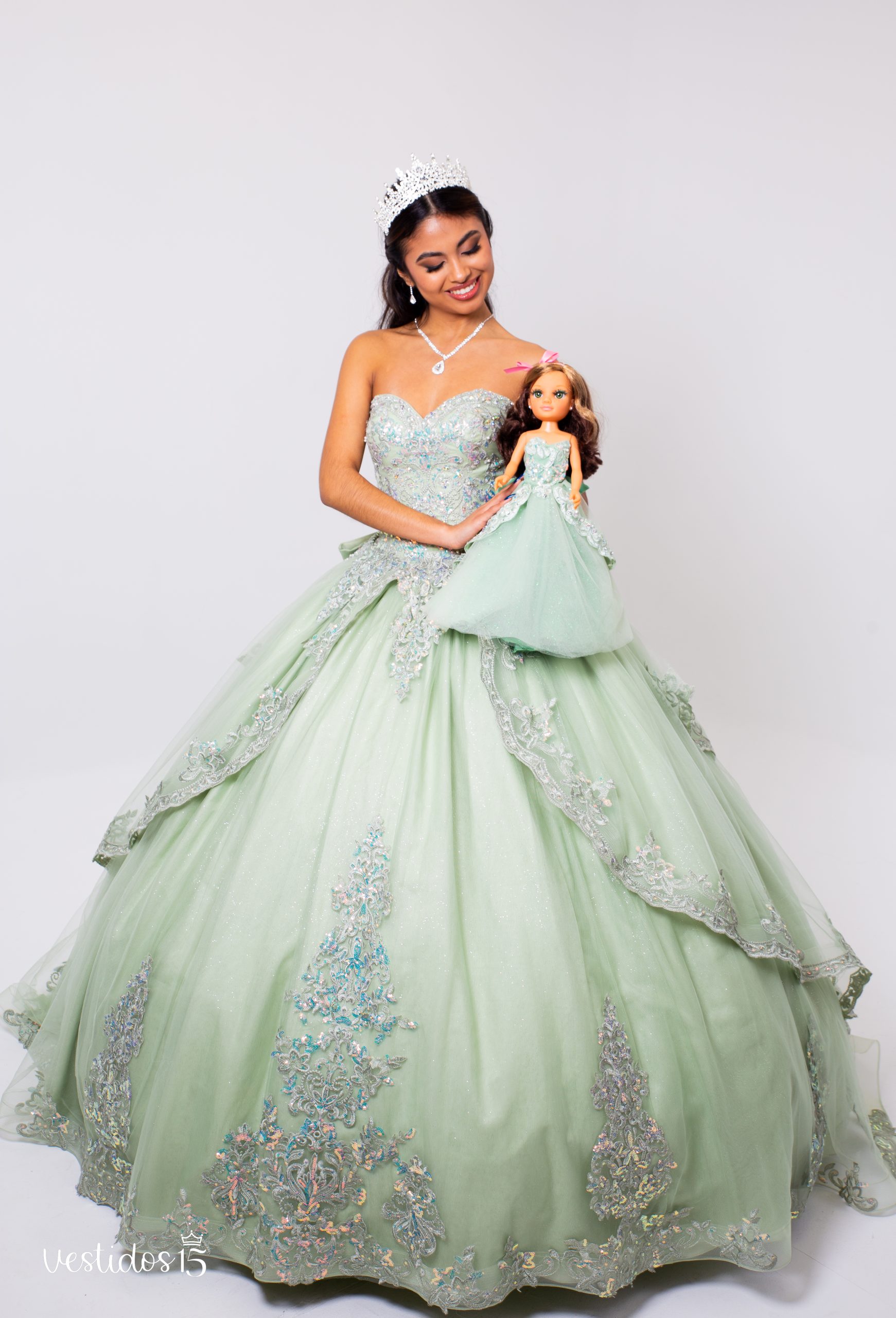 Alternative view of Muñeca Quinceañera