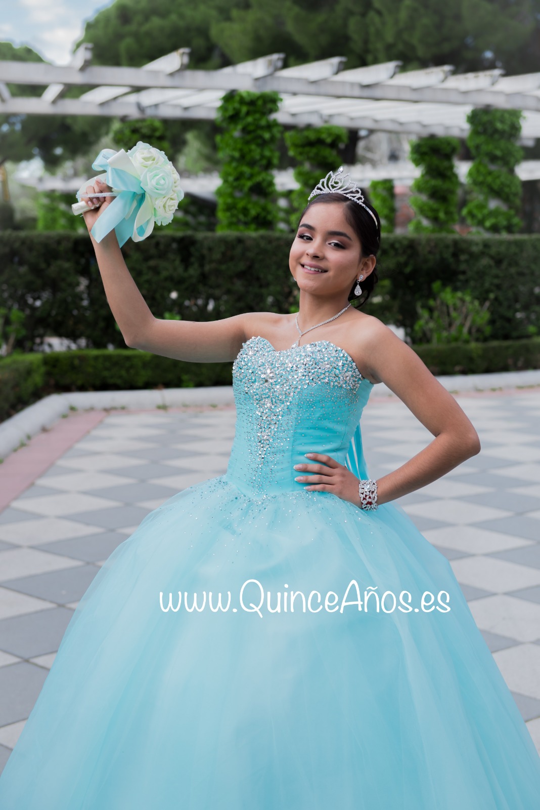 Alternative view of Vestido largo palabra de honor con Pedrería Turquesa