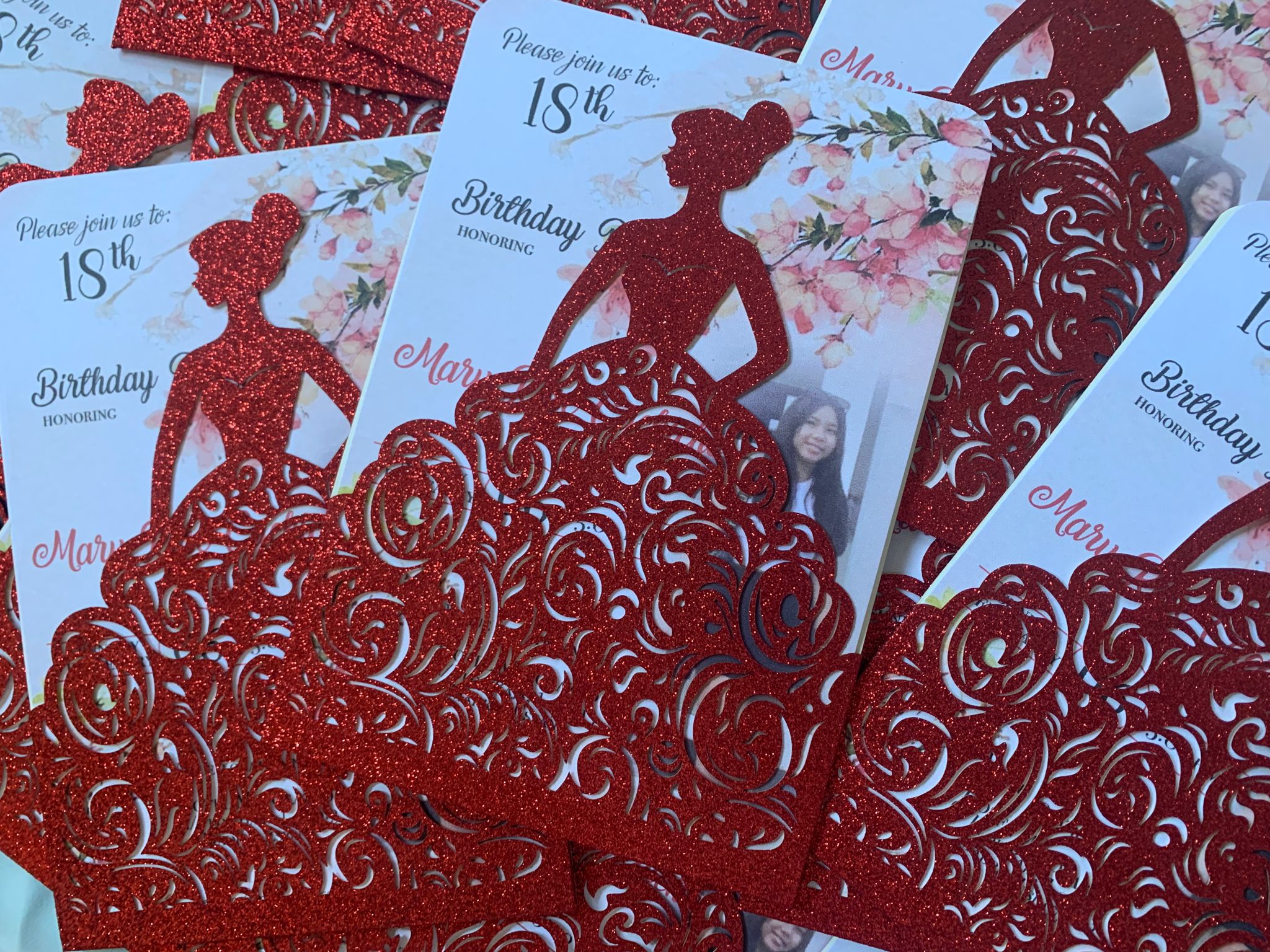 Alternative view of Invitación princesa purpurina roja