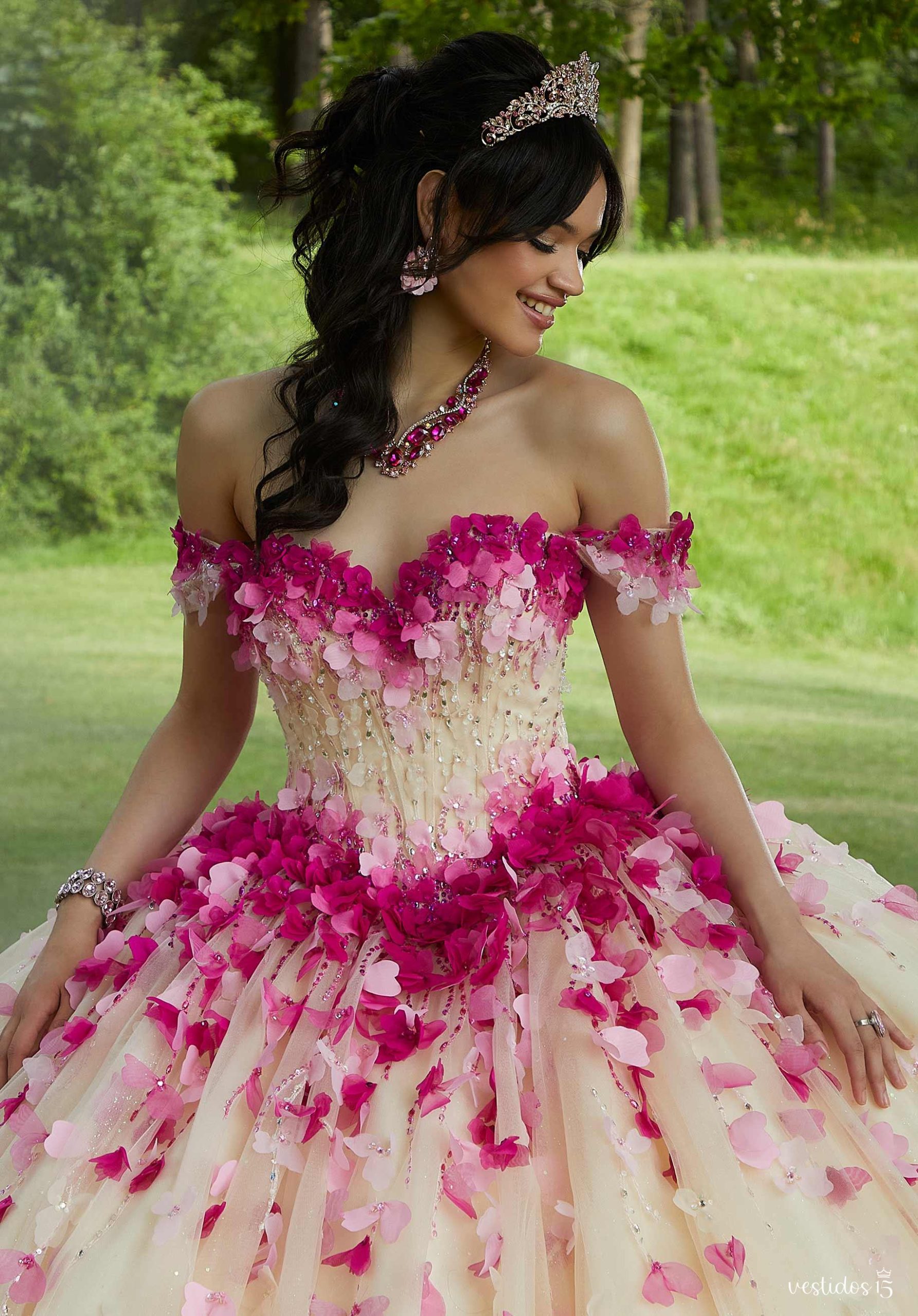 Alternative view of Vestido de 15 años Ailén Amarillo con flores rosas