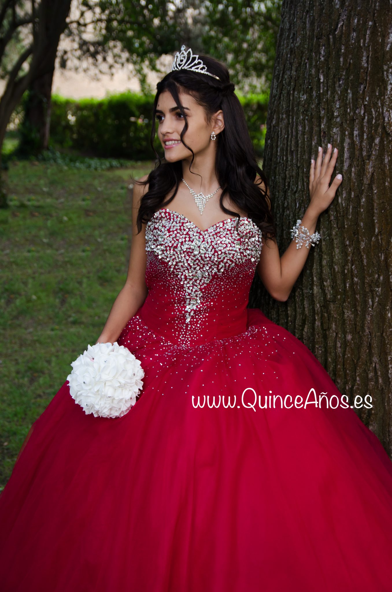 Alternative view of Vestido largo palabra de honor con Pedrería Rojo