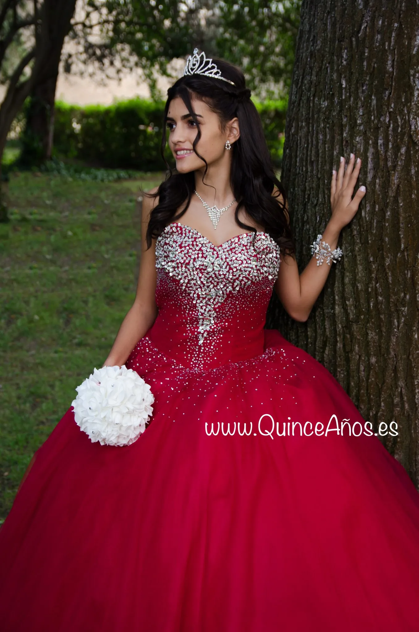 Alternative view of Vestido largo palabra de honor con Pedrería Rojo