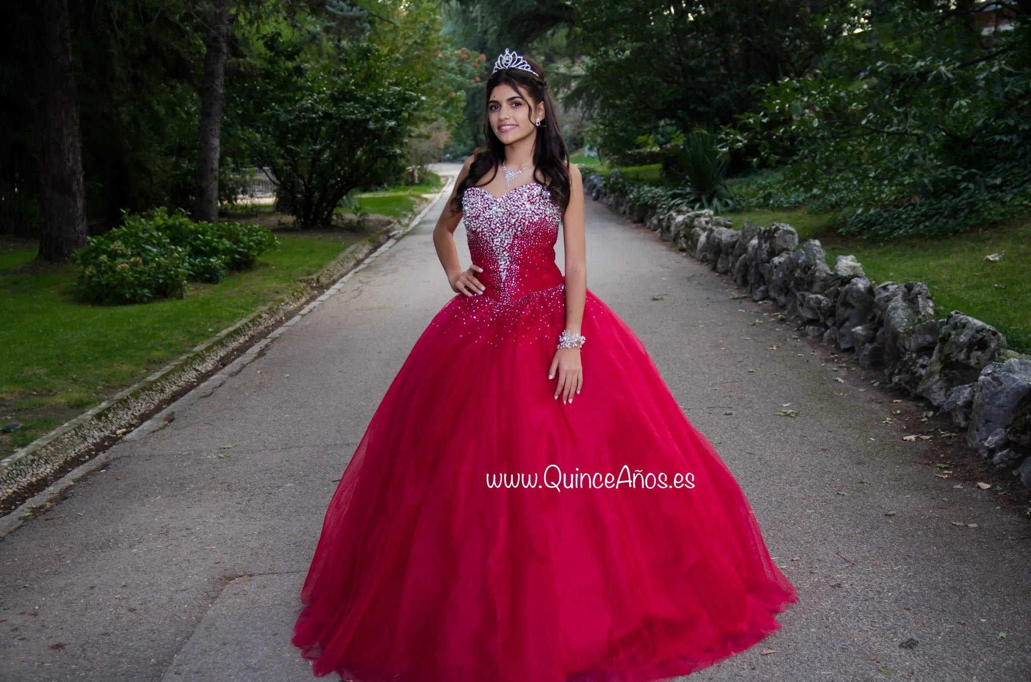 Vestido largo palabra de honor con Pedrería Rojo - Imagen 4