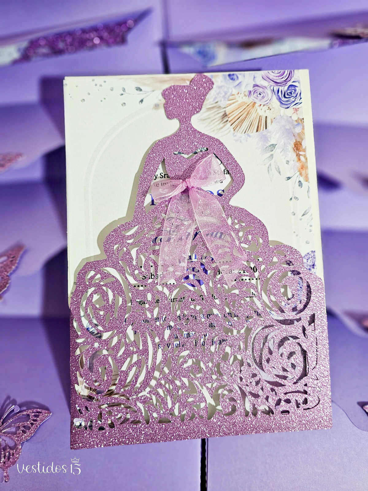 Invitación troquelada morado
