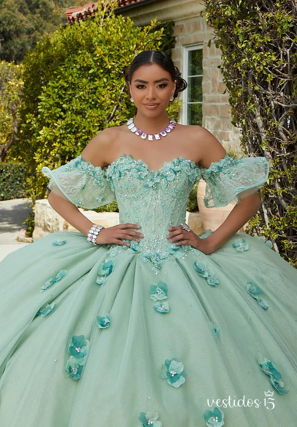 Alternative view of Vestido de 15 años Amelia Verde
