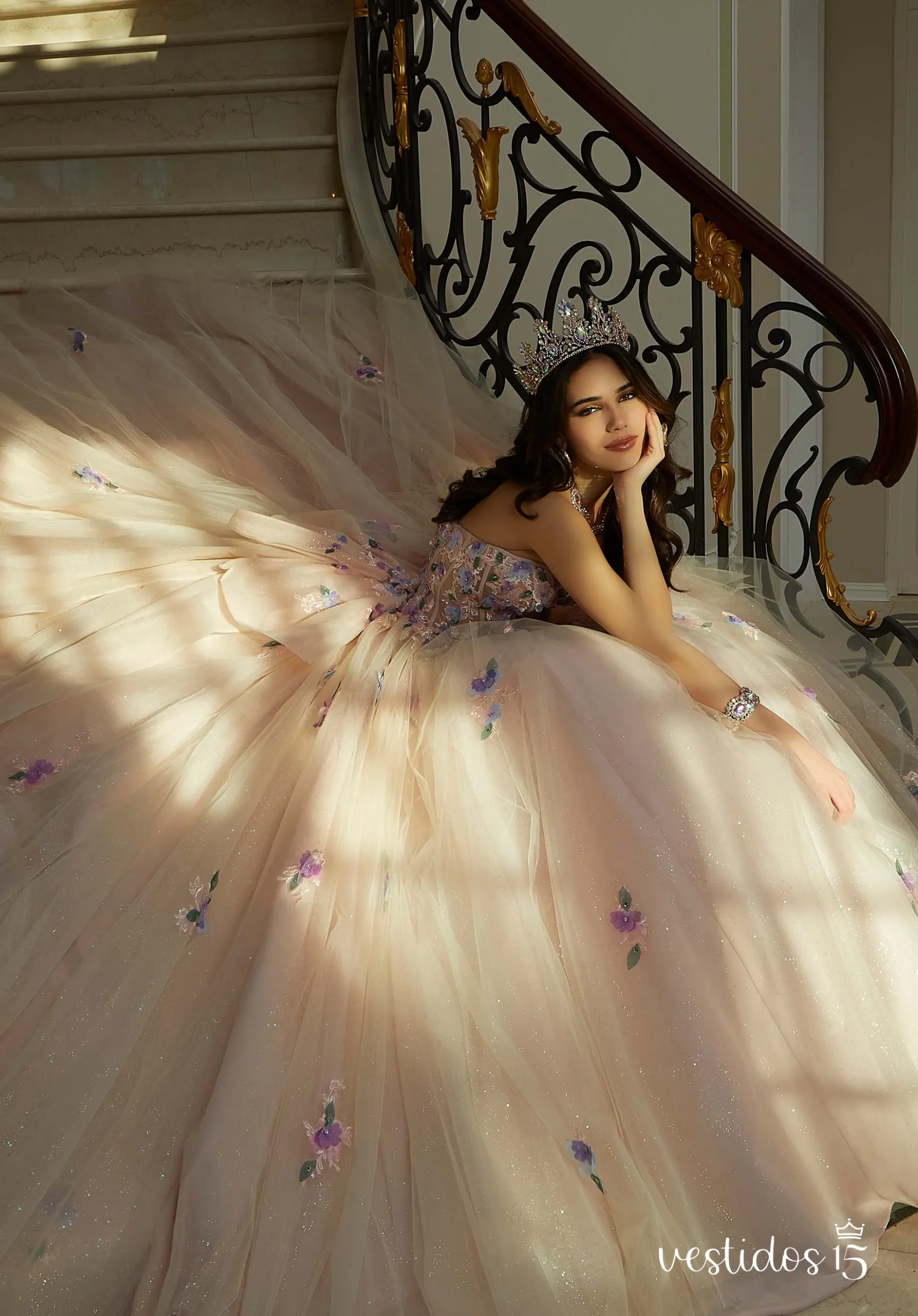 Alternative view of Vestido de 15 años Abigail Dorado