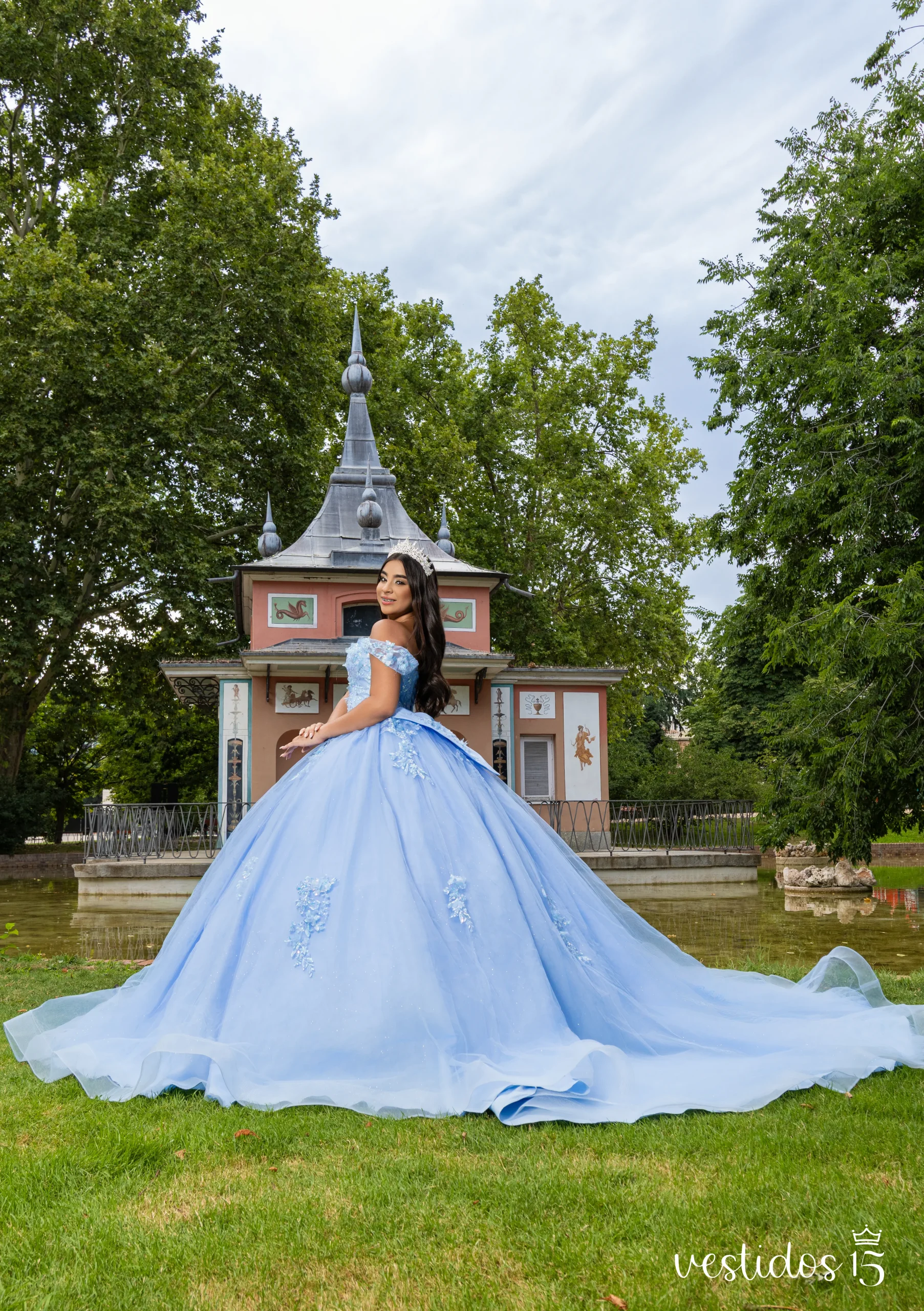 Alternative view of Vestido de 15 años en Alquiler Domenica Celeste